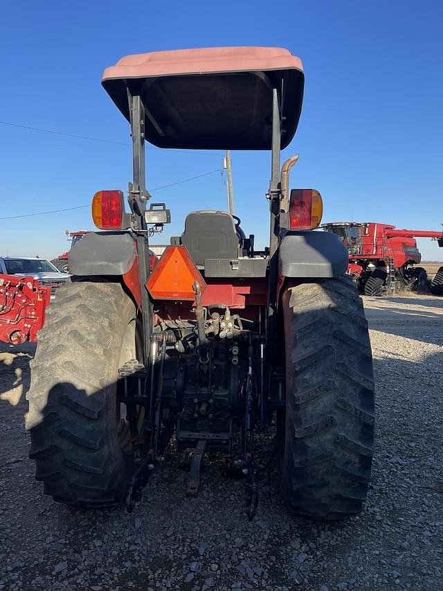 Image of Case IH Farmall 110A equipment image 4