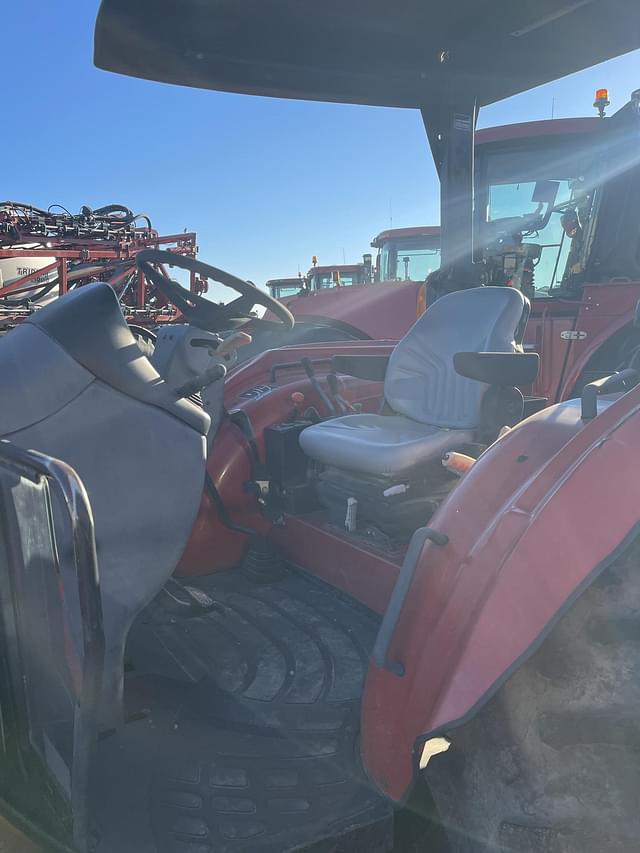 Image of Case IH Farmall 110A equipment image 3