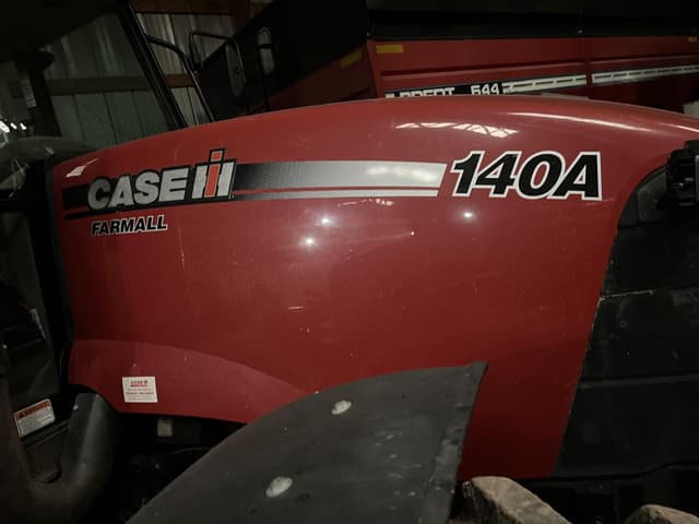 Image of Case IH Farmall 140A equipment image 4