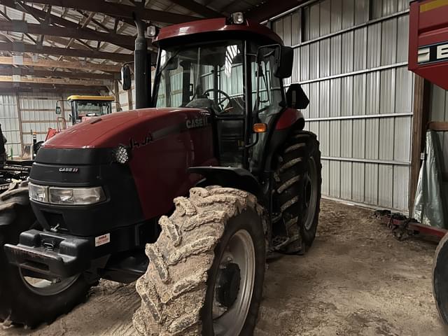 Image of Case IH Farmall 140A equipment image 2
