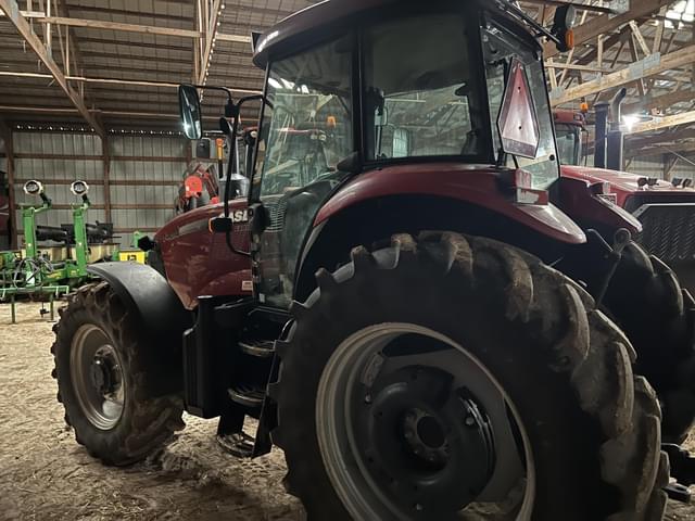 Image of Case IH Farmall 140A equipment image 4