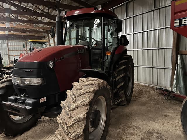 Image of Case IH Farmall 140A equipment image 3