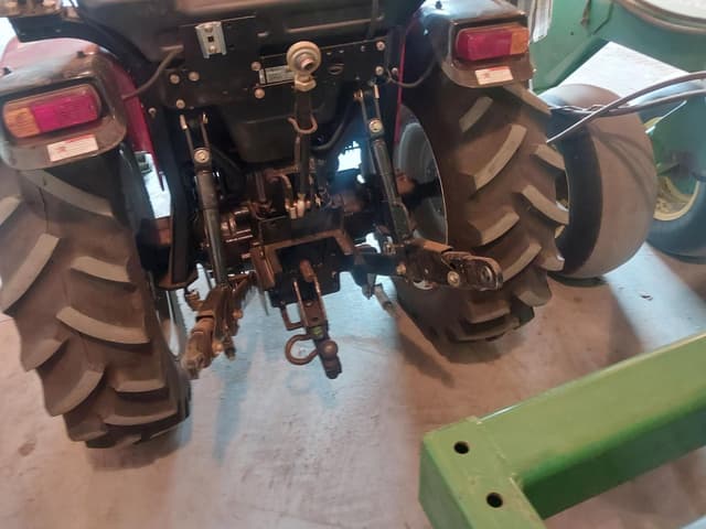 Image of Case IH Farmall 30B equipment image 3