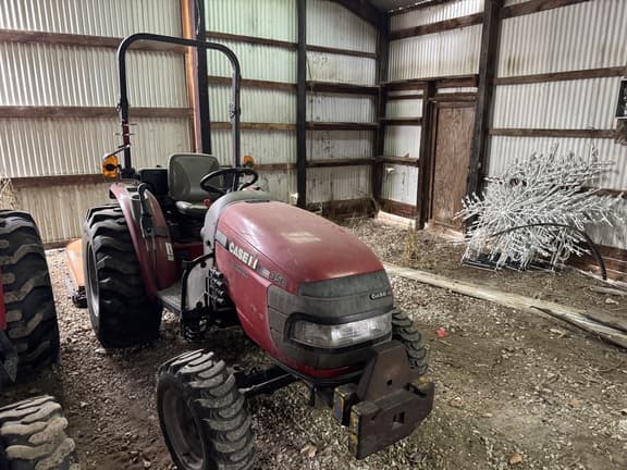 Image of Case IH Farmall 35B equipment image 1