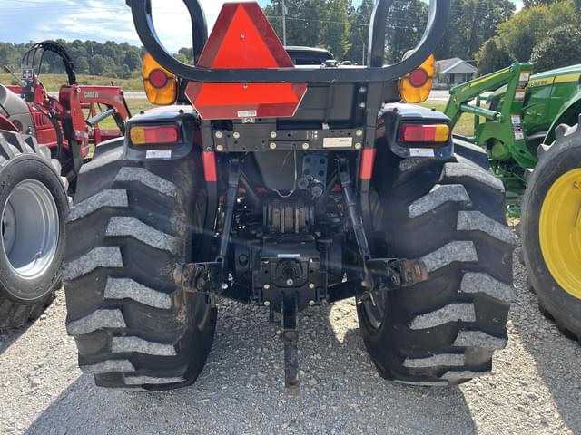 Image of Case IH Farmall 50B equipment image 4