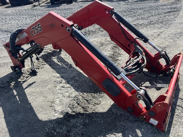 Image of Case IH L755 equipment image 1