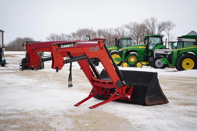 Image of Case IH L775 equipment image 4