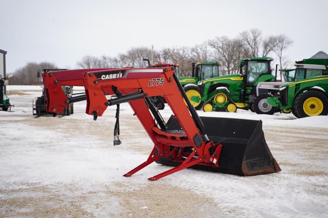 Image of Case IH L775 equipment image 4
