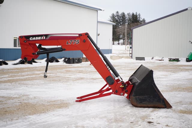 Image of Case IH L775 equipment image 3