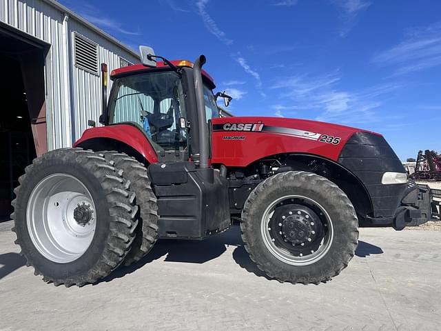 Image of Case IH Magnum 235 equipment image 1