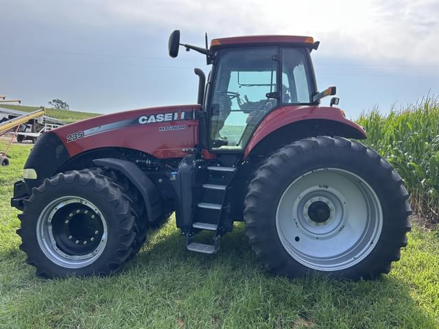 Image of Case IH Magnum 235 equipment image 1