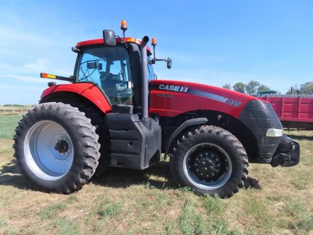 Image of Case IH Magnum 235 equipment image 3
