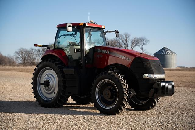 Image of Case IH Magnum 235 equipment image 2