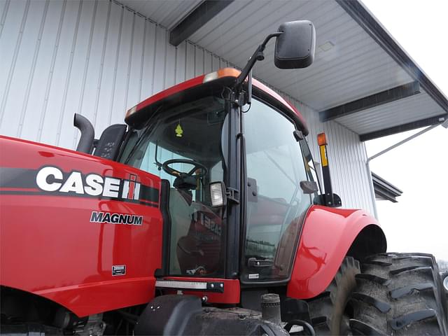 Image of Case IH Magnum 260 equipment image 2