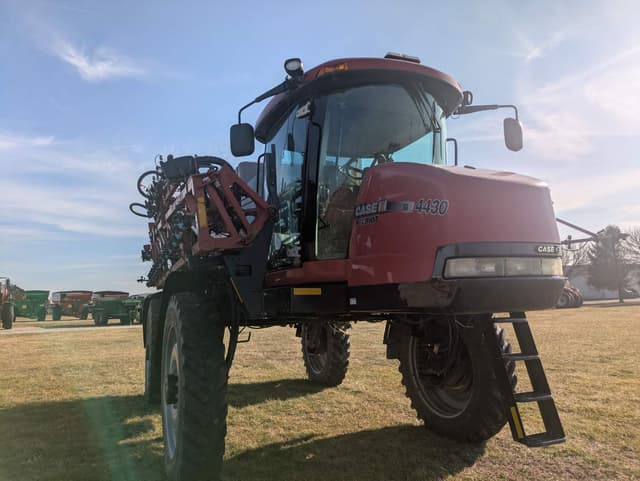 Image of Case IH Patriot 4430 equipment image 2