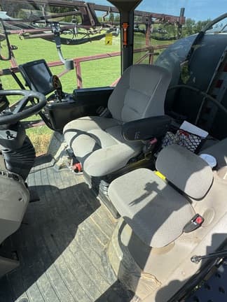 Image of Case IH 3330 Patriot equipment image 4