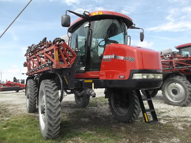 Image of Case IH Patriot 4430 equipment image 2