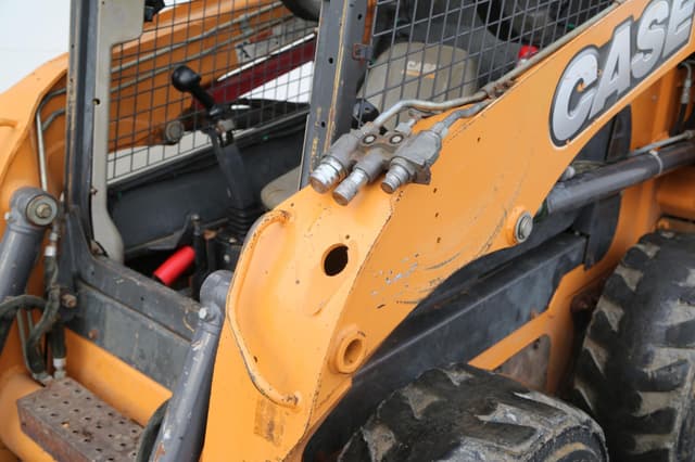 Image of Case SR200 equipment image 1