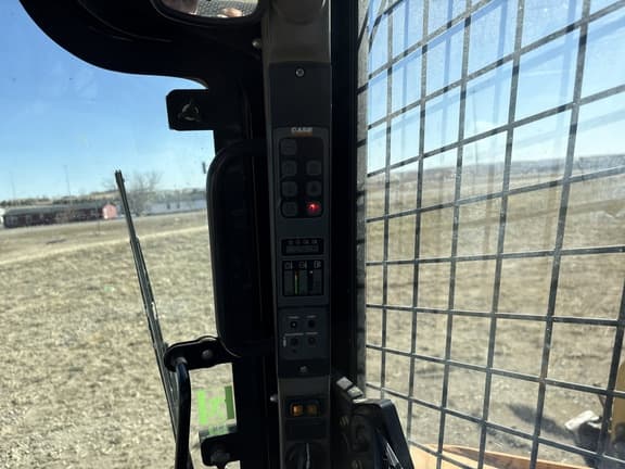 Image of Case SR200 equipment image 4