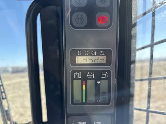 Image of Case SR200 equipment image 3