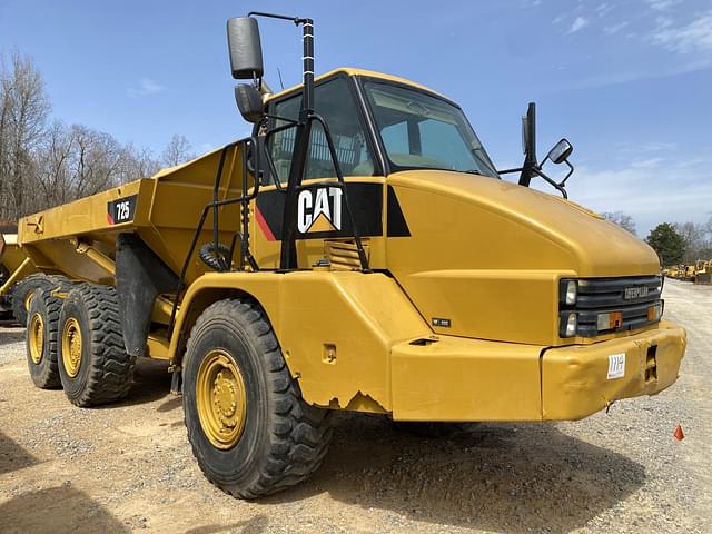 Image of Caterpillar 725 equipment image 3