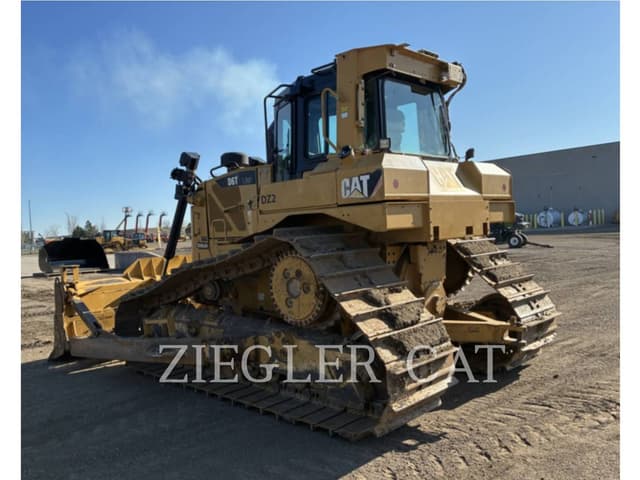 Image of Caterpillar D6T equipment image 3