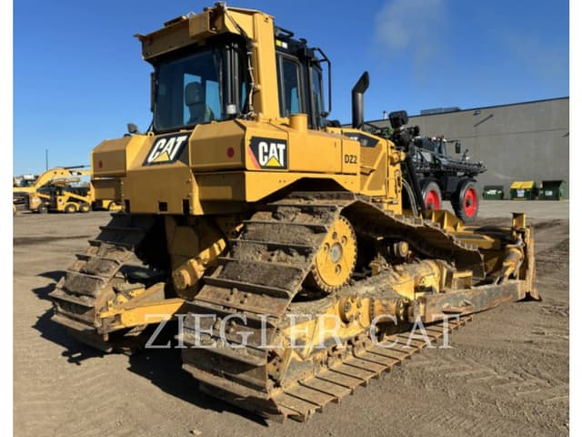 Image of Caterpillar D6T equipment image 2