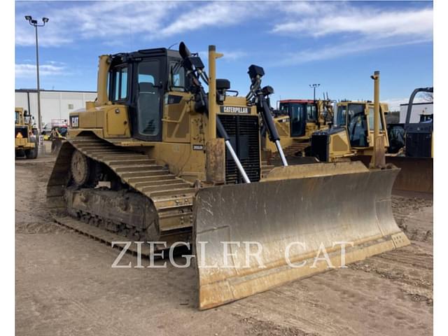 Image of Caterpillar D6T equipment image 1