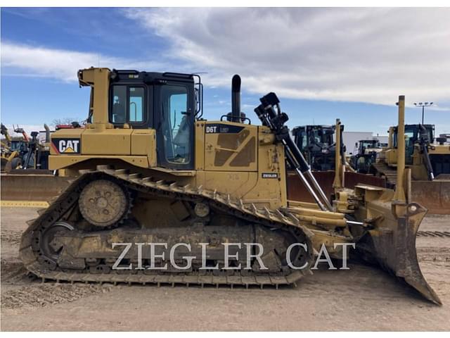 Image of Caterpillar D6T equipment image 1