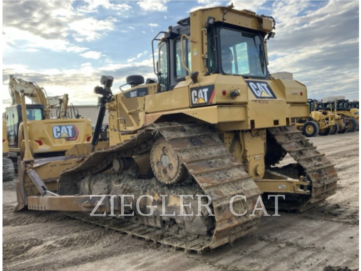 2012 Caterpillar D6T LGP Equipment Image0