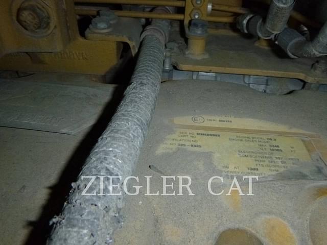 Image of Caterpillar D6T LGP equipment image 4