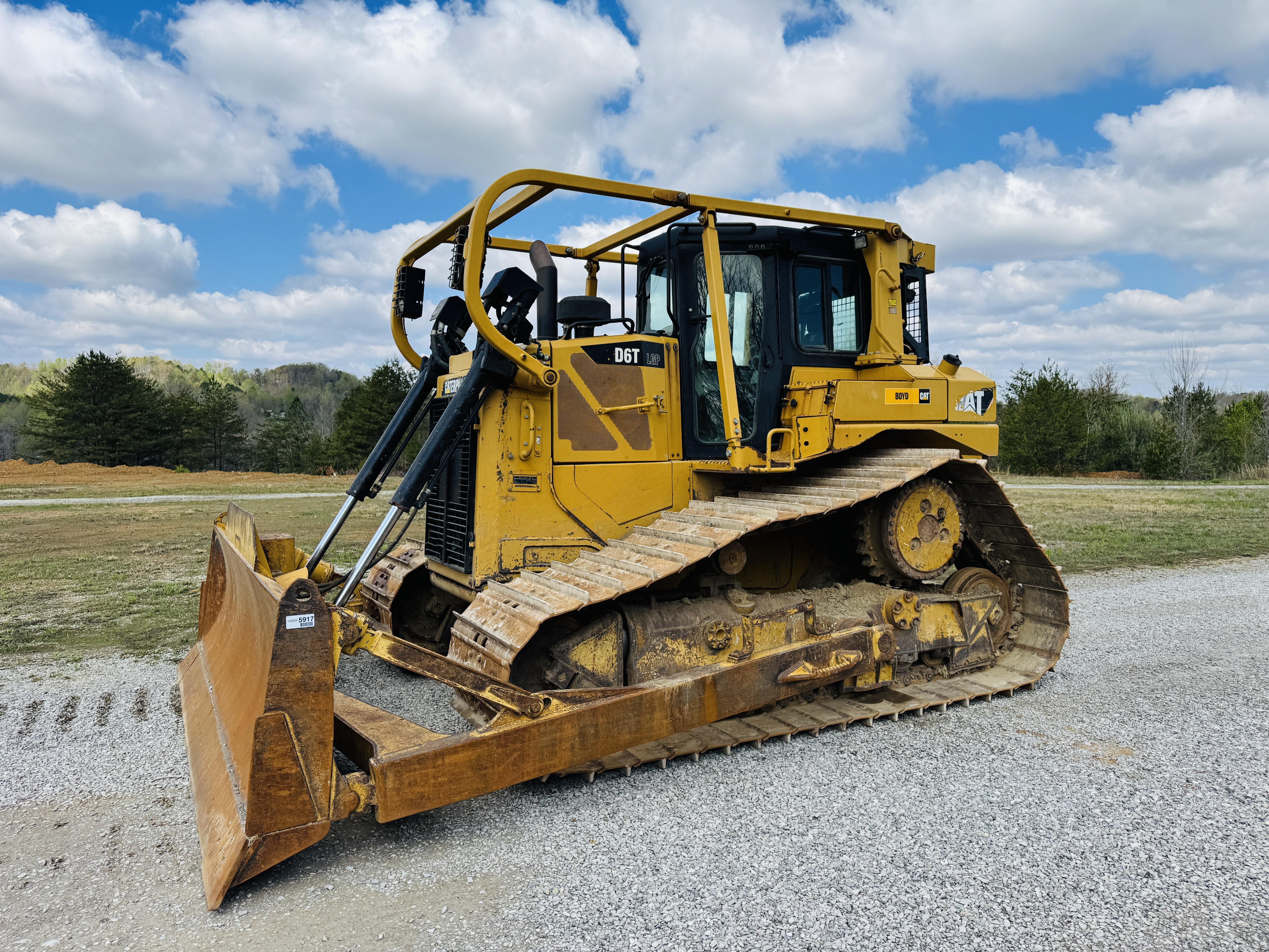 Main image Caterpillar D6T LGP