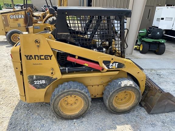 Image of Caterpillar 226B equipment image 2