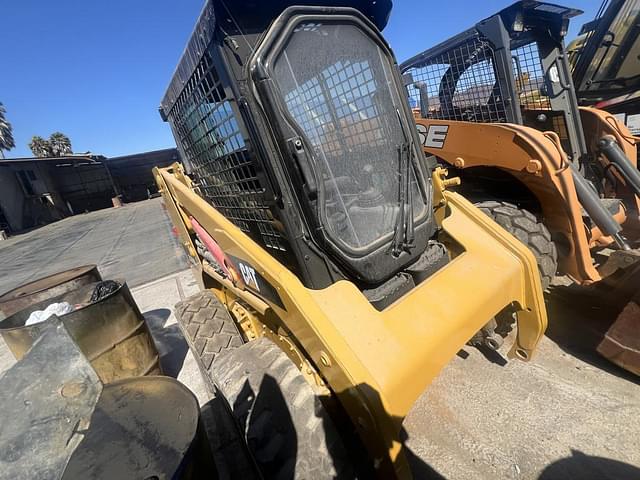 Image of Caterpillar 226B3 equipment image 1