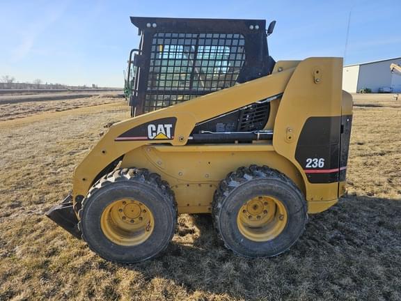 Image of Caterpillar 236 equipment image 1