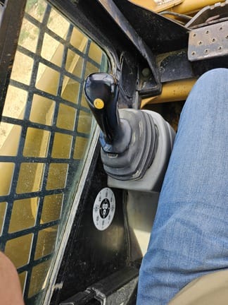 2002 Caterpillar 236 Equipment Image0