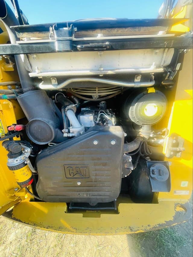 Image of Caterpillar 272C equipment image 4