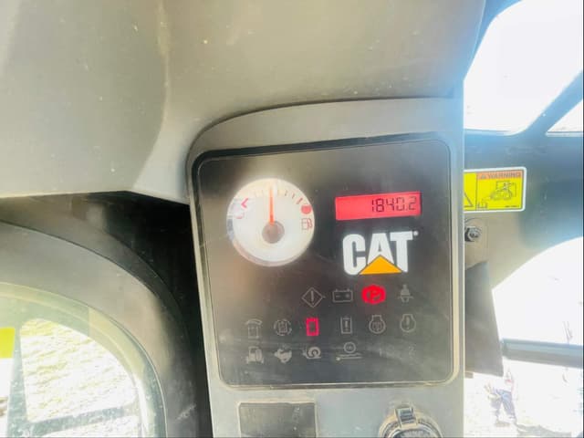 Image of Caterpillar 272C equipment image 3