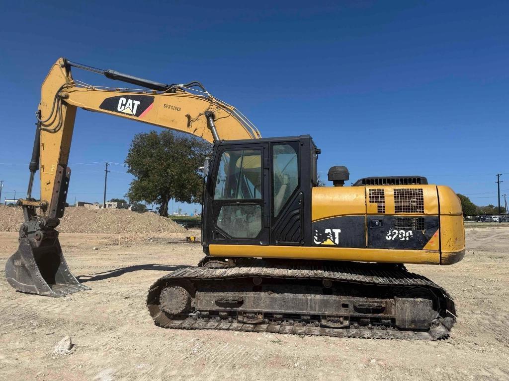 Image of Caterpillar 320DL Primary image