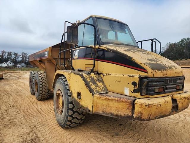 Image of Caterpillar 725 equipment image 3