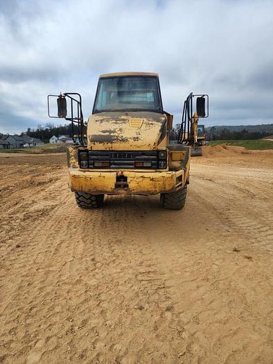 Image of Caterpillar 725 equipment image 1