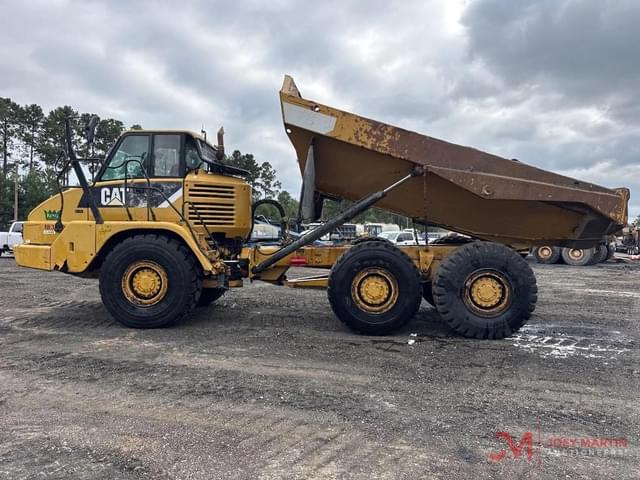 Image of Caterpillar 725 equipment image 4