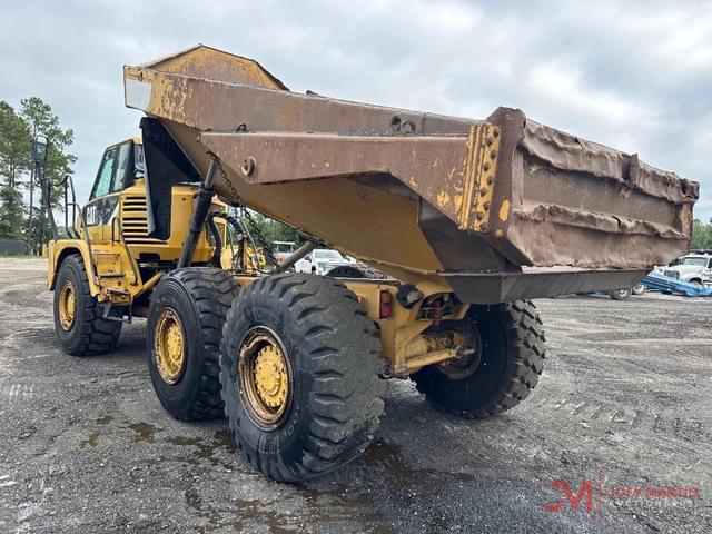 Image of Caterpillar 725 equipment image 3