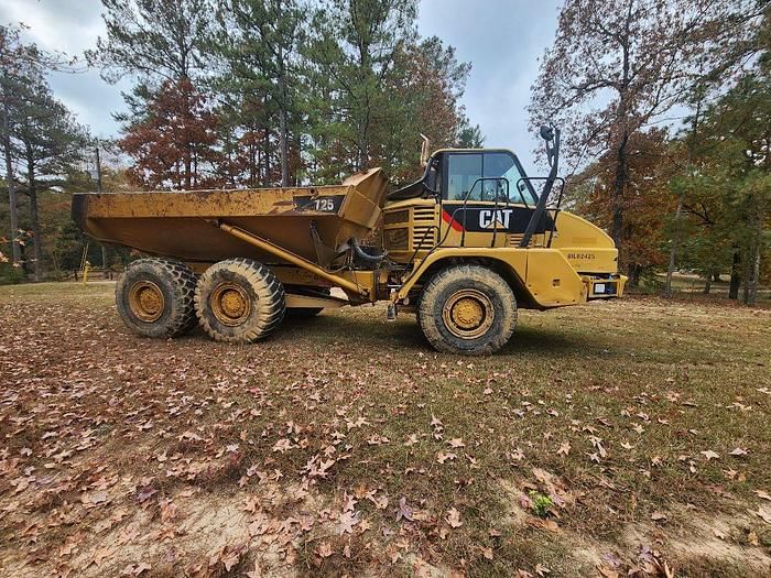 2012 Caterpillar 725 Equipment Image0