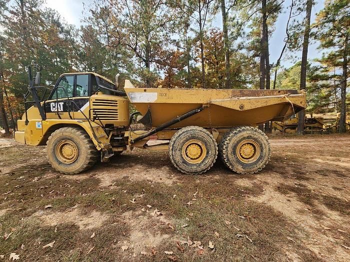 2012 Caterpillar 725 Equipment Image0