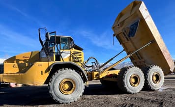 Main image Caterpillar 740