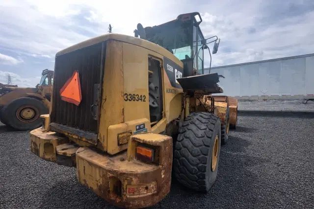 Image of Caterpillar 938H equipment image 4