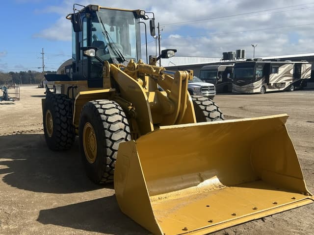 Image of Caterpillar 938H equipment image 2