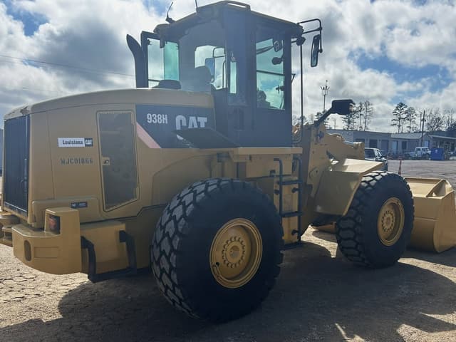 Image of Caterpillar 938H equipment image 4