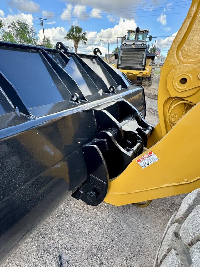 Image of Caterpillar 966K equipment image 4